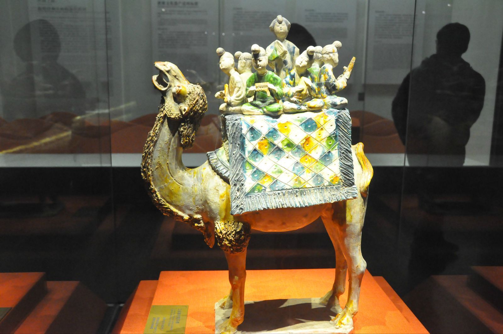 匠心獨(dú)運(yùn)，藝韻千年——中國(guó)優(yōu)秀傳統(tǒng)文化中的工藝美術(shù)品
